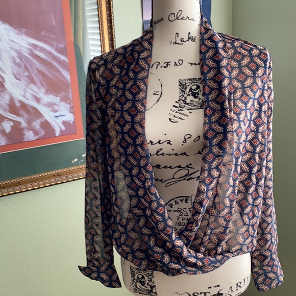 Gorgeous sheer Patterned Open Front Navy Pullover - Picture 4 of 7